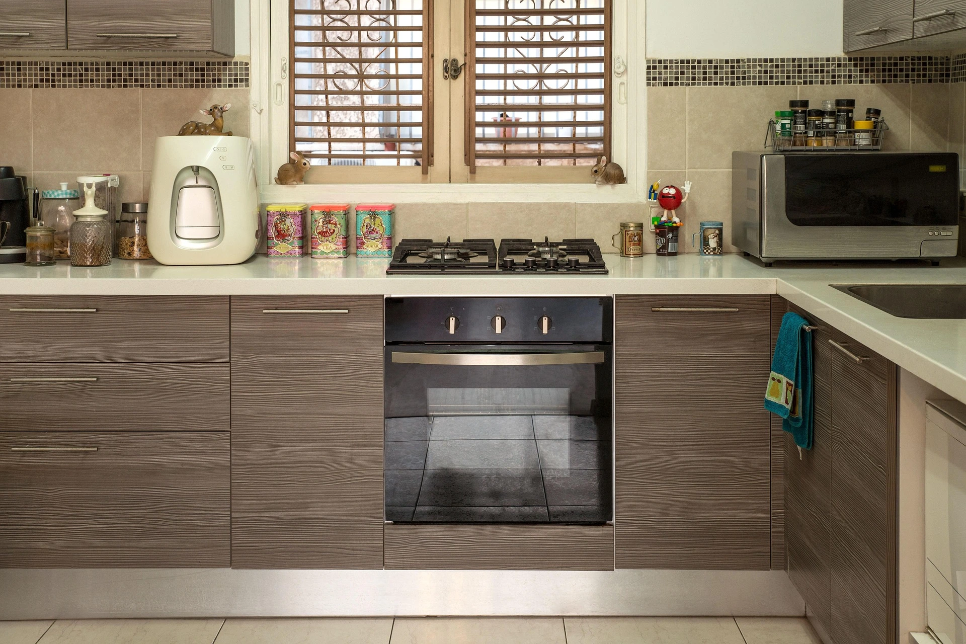 KITCHEN QUARTZ COUNTERTOP